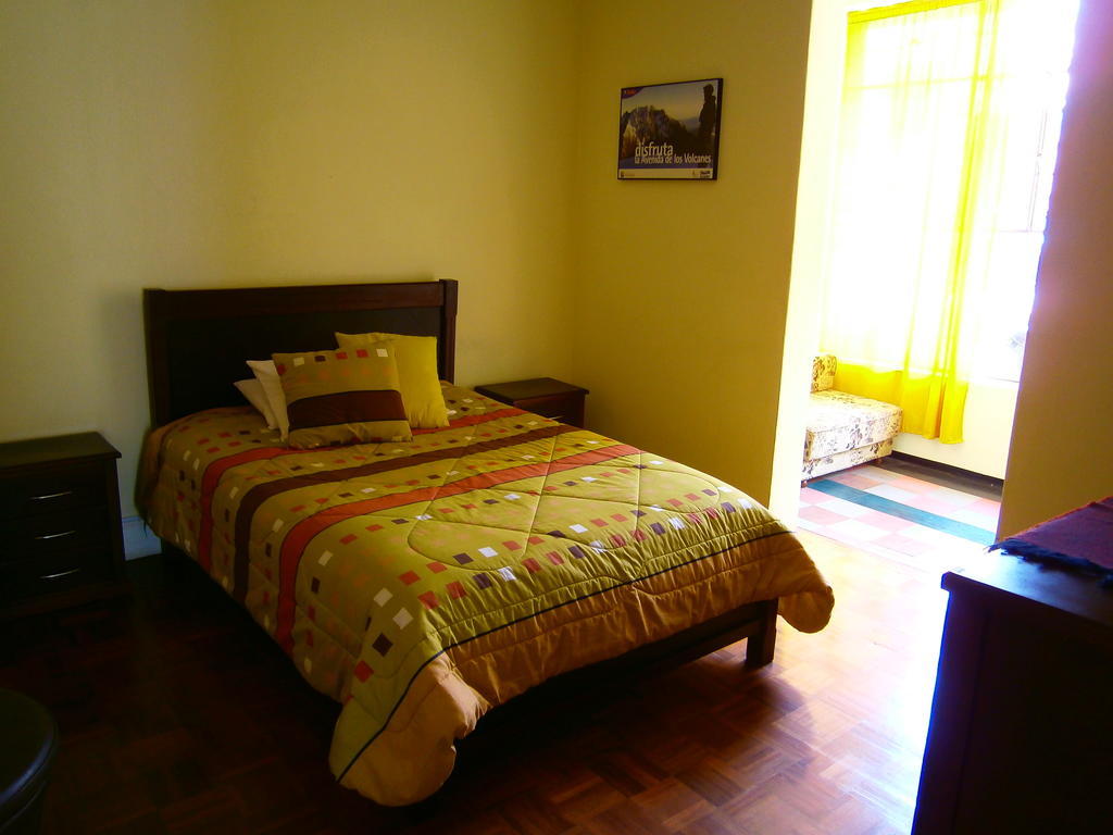 The Yellow House Quito Cameră foto